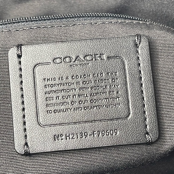 Brand new with tag Coach brand purse - Picture 4 of 9